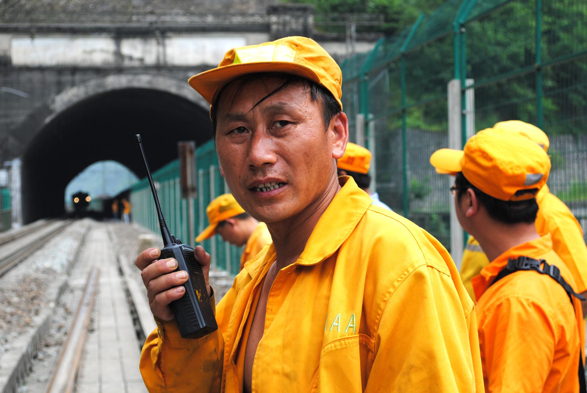 【行进中国 精彩故事】大巴山里的普通养路工王庭虎：26年坚守成“钉”