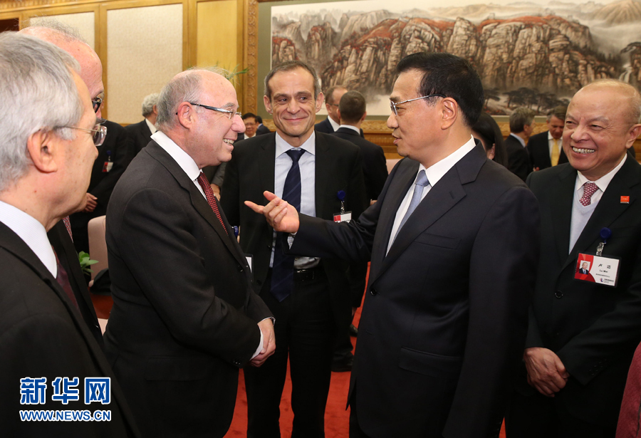 李克强会见出席中国发展高层论坛2015年年会境外代表并座谈