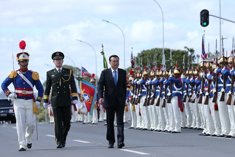 巴西总统一直将中国总理送到车门口