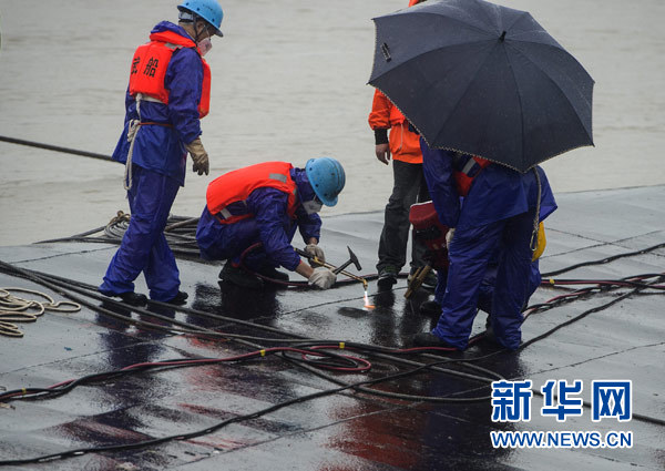 外媒：中国高铁送救灾部队 三峡大坝助沉船救援