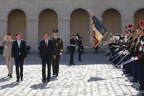 法国“罕见礼遇”欢迎中国总理