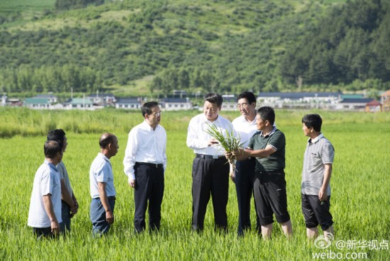 习近平“赴约”考察延边:脱鞋进屋拉家常 嘱咐搞“厕所革命”