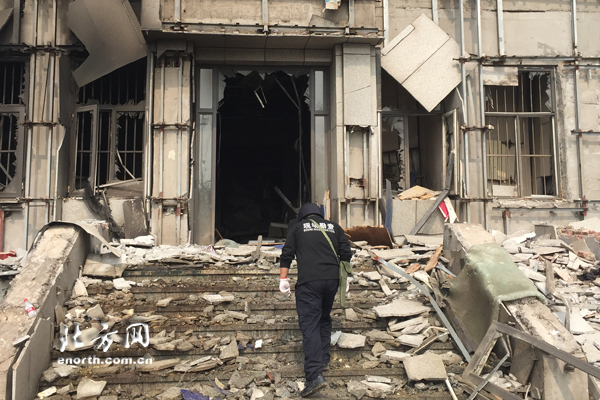 天津公安民警浴火取证:我们的工作要对得起逝者