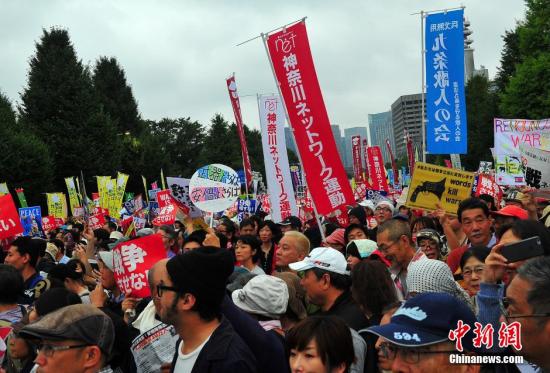 日本各地民众加入“百万人大行动” 抗议安保法案