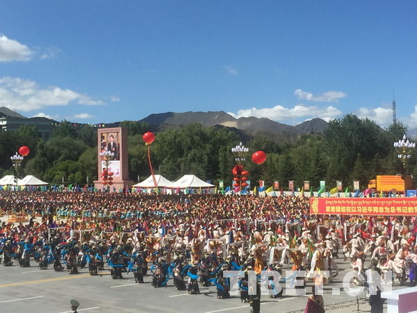 西藏庆祝“五十”华诞普通百姓在干啥？