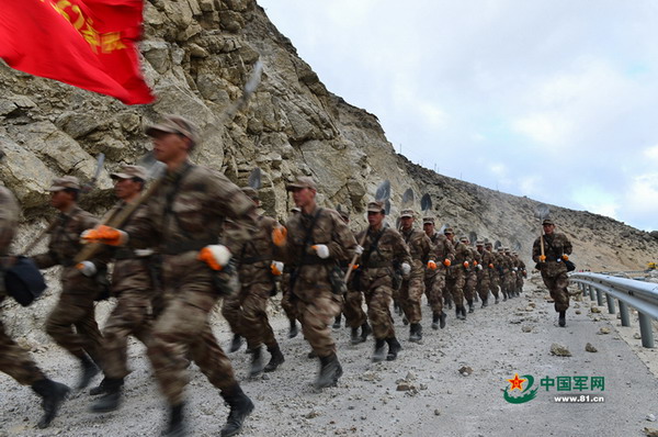 西藏50年：图片解密驻藏官兵衣食住行变迁