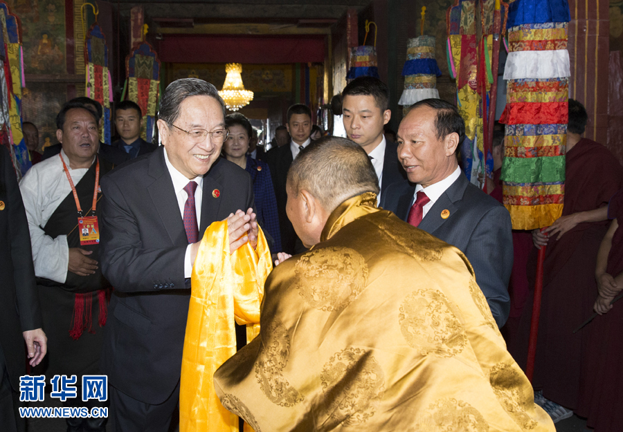 俞正声看望慰问西藏宗教界爱国人士