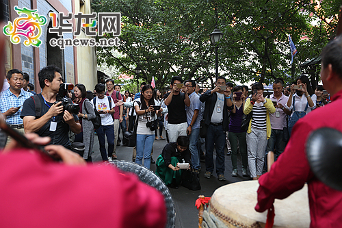 2015微博达人重庆行活动启动 30余位微博达人“变身”重庆人