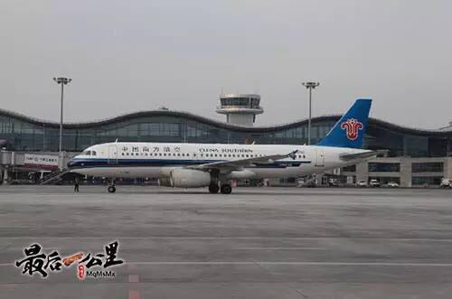 【“礼”赞60年·故事中的炫变】中国首位维吾尔族空姐，漂亮得不得了