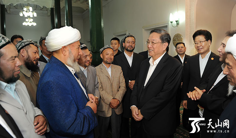 俞正声率中央代表团赴喀什看望各族干部群众