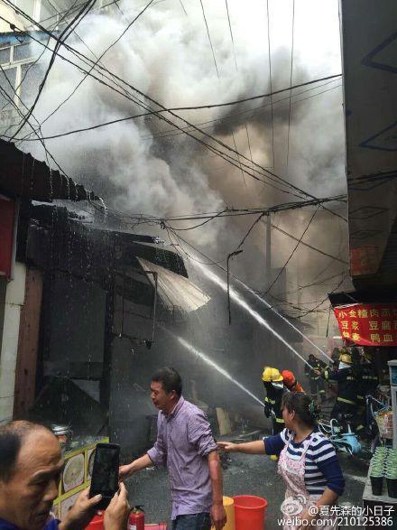 安徽餐馆爆炸17人遇难 目击者：遇难者多为学生