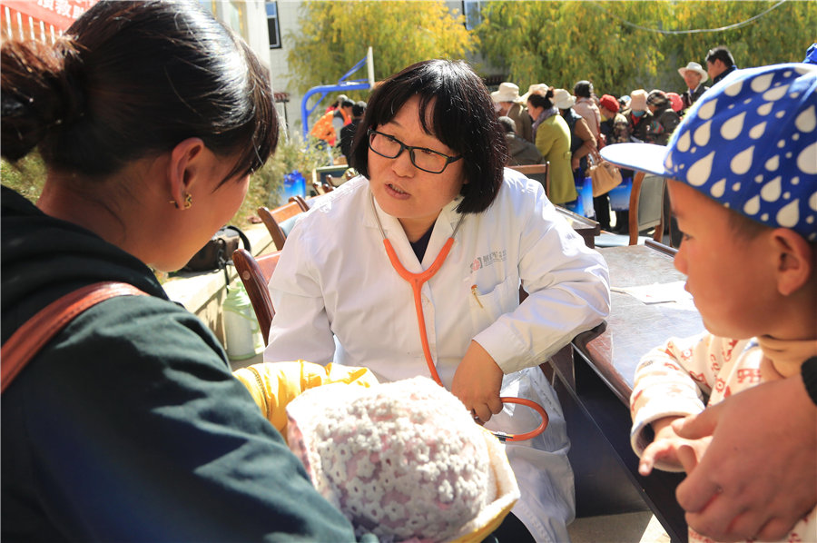 “西藏自治区出生缺陷干预救助公益活动”受到群众欢迎