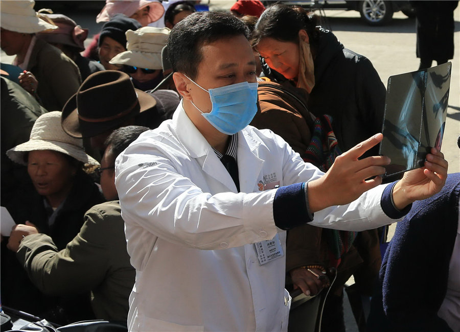 “西藏自治区出生缺陷干预救助公益活动”受到群众欢迎