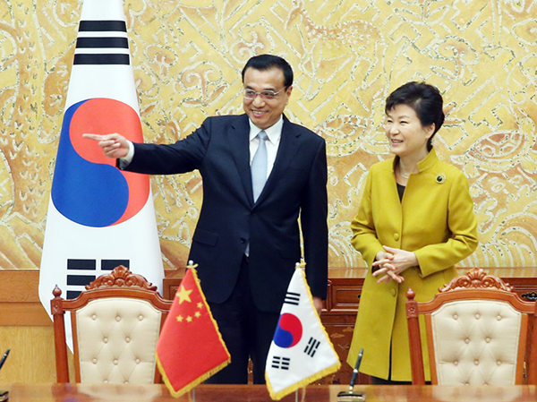 李克强同韩国总统朴槿惠举行会谈：坚持中韩关系一个大方向 推动四项国家战略对接 搭建两个合作平台