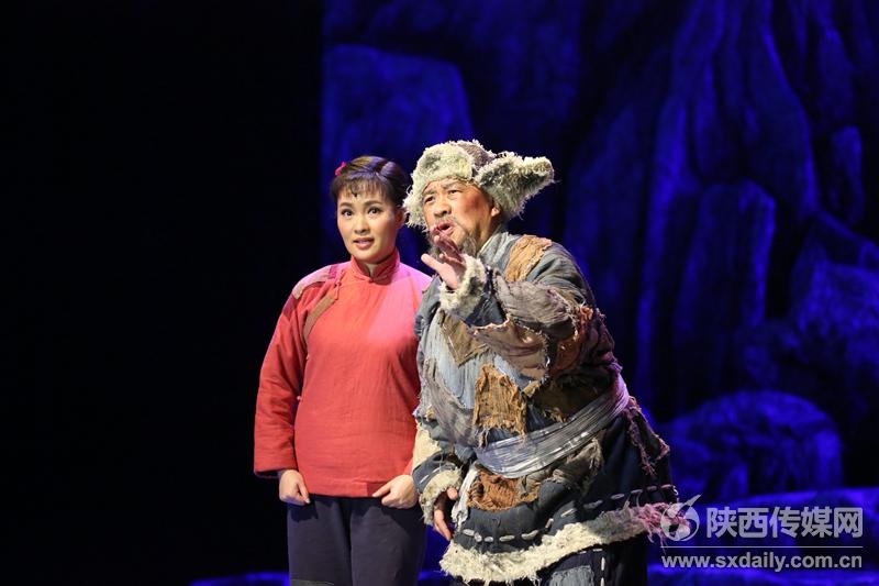 延安各界群众热议《白毛女》首演70周年再回故地 弘扬经典发扬传统