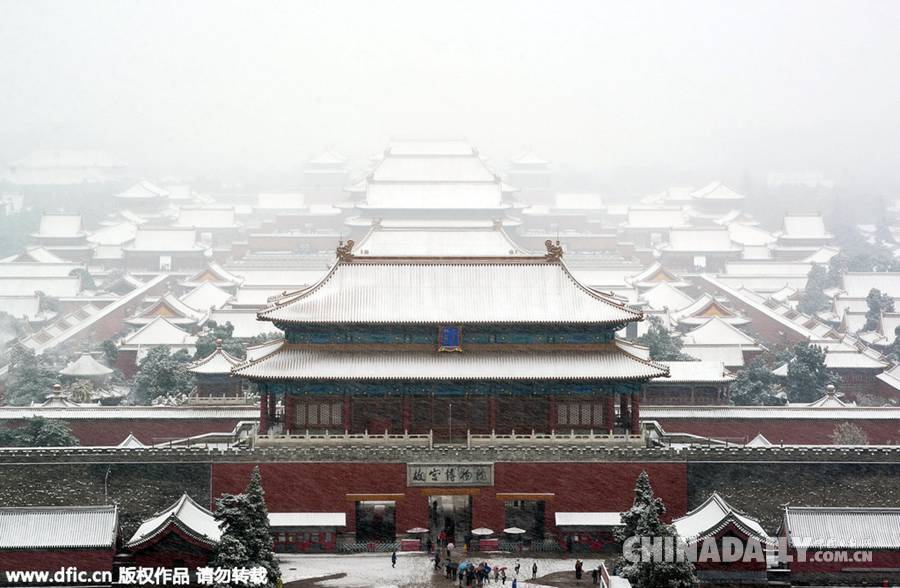 雪染紫禁城 红墙“白瓦”一秒穿越
