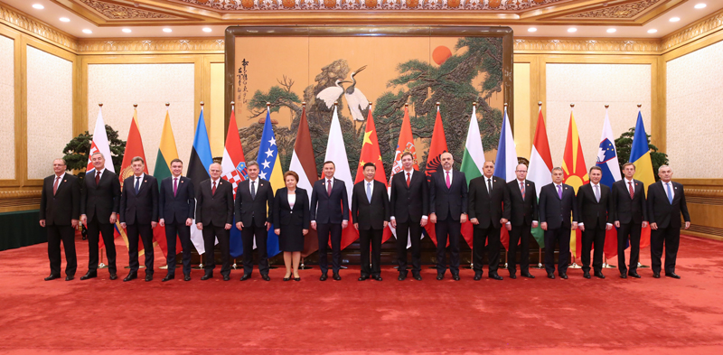 习近平集体会见出席第四次中国-中东欧国家领导人会晤的中东欧国家领导人