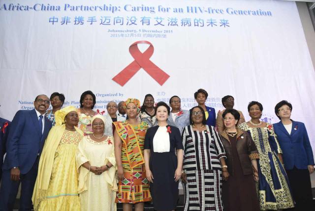 彭丽媛出席中非艾滋病防控倡导活动（图）