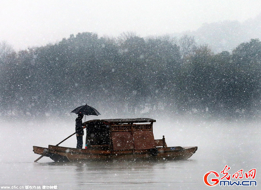 杭州大雪如幻境 西湖“独钓寒江雪”