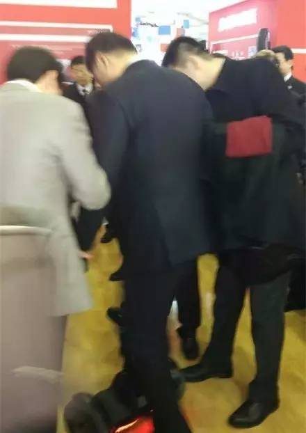 侧记：习近平视察“互联网之光”博览会 和大佬们说了啥