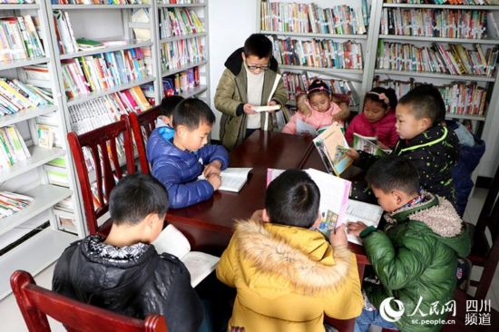 【网络媒体走转改】眉山市彭山区留守儿童有了农家书屋