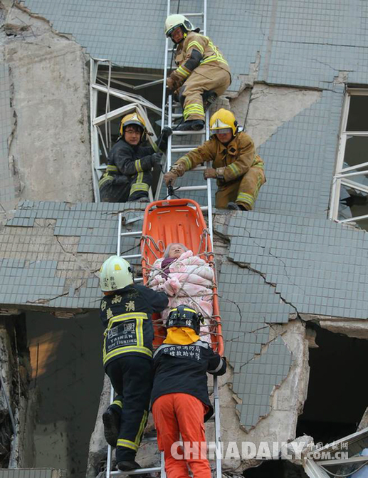 台南6.7级地震现场：救援“进行时”