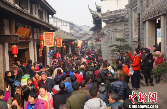 春节假期前三天旅游市场平稳 各地节日气氛浓郁