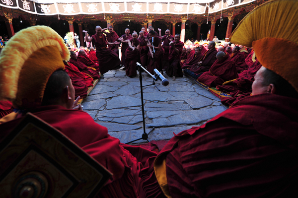 2016年度藏传佛教晋升格西拉让巴立宗暨颁证仪式举行