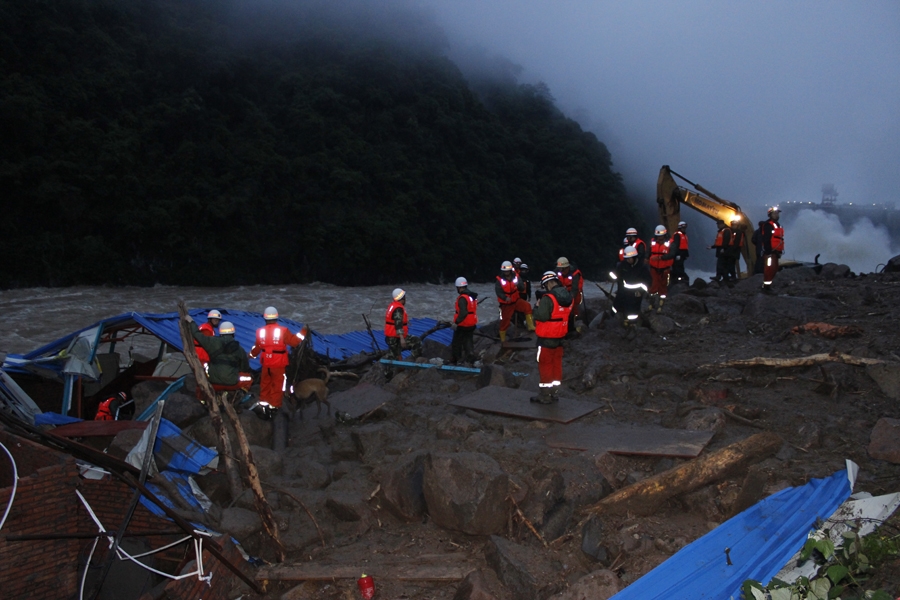 福建三明发生山体滑坡 30多人被埋