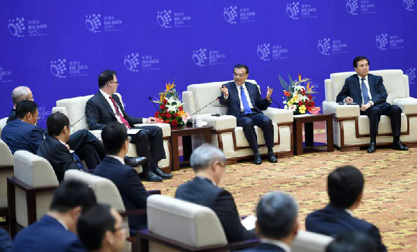 李克强同出席中国大数据产业峰会暨中国电子商务创新发展峰会的业界人士对话座谈