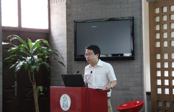 探索网络空间的中国经济报道与信息传播——清华大学财经新闻论坛在京举行