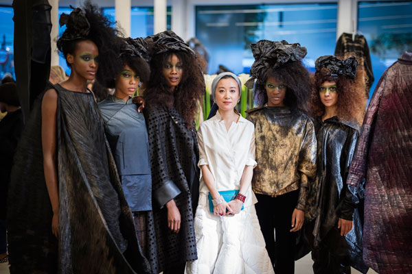 旅英设计师徐蕊《致扎哈—燃烧着美》时尚个展在伦敦开幕