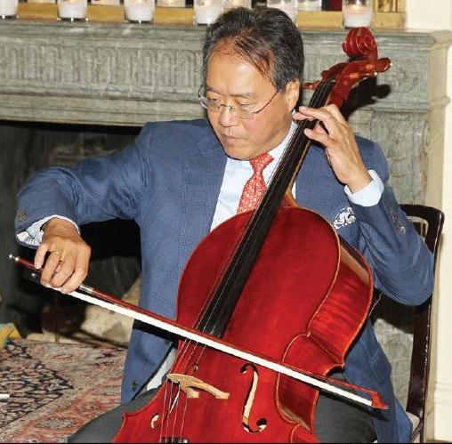 用音乐讲述陌生人的相遇：传奇大提琴家马友友证明音乐治愈与融合的力量