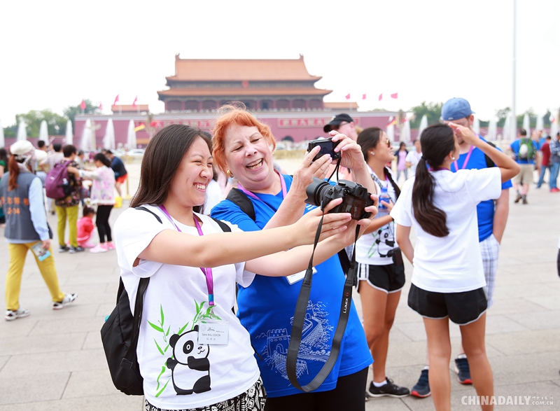 北京：中国被收养儿童寻根回访