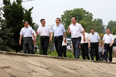 30小时转战3省察看防汛：10图回放总理汛区罕见瞬间
