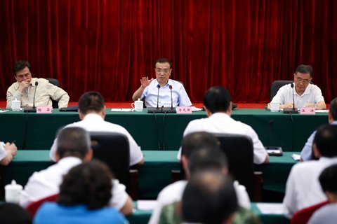 30小时转战3省察看防汛：10图回放总理汛区罕见瞬间