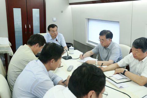 30小时转战3省察看防汛：10图回放总理汛区罕见瞬间