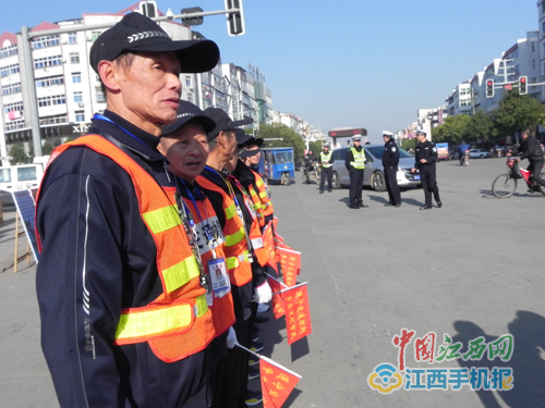 江西75岁老党员李水水：组建老年志愿服务队 8年义务当协警