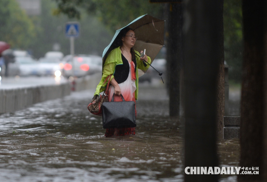 直击7.20北京暴雨 部分地区积水严重