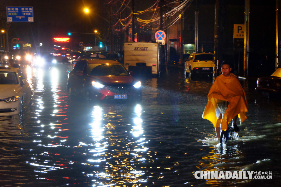 直击7.20北京暴雨 部分地区积水严重