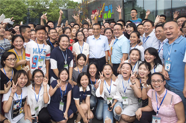 李克强总理视察南昌高新技术企业 鼓励企业打响自己的品牌