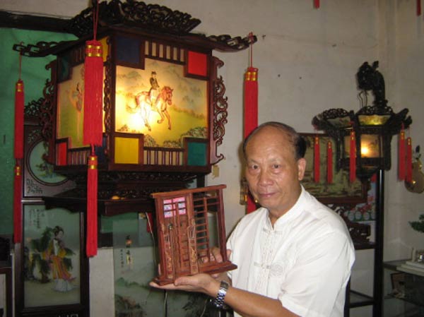 罗昭亮：用洪荒之力复兴广式红木宫灯