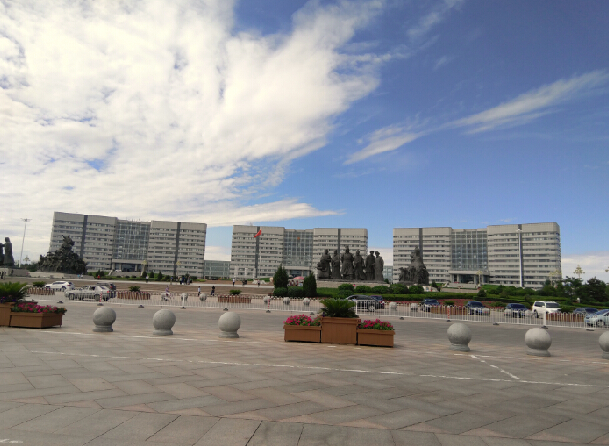 这里是世界的康巴什：一座城，一道景