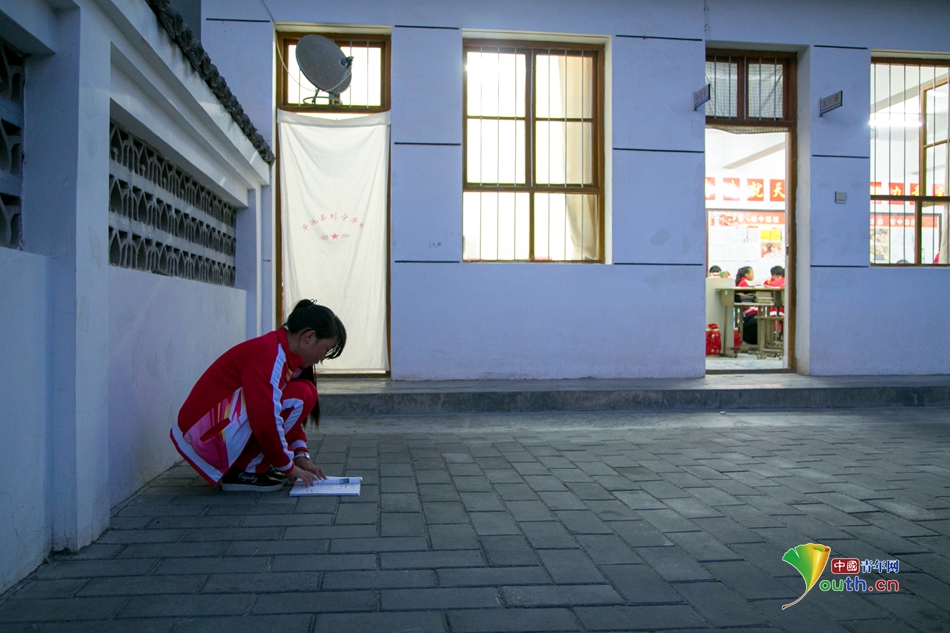 【网络媒体走转改】恰同学少年：群山掩不住红军小学的朗朗书声