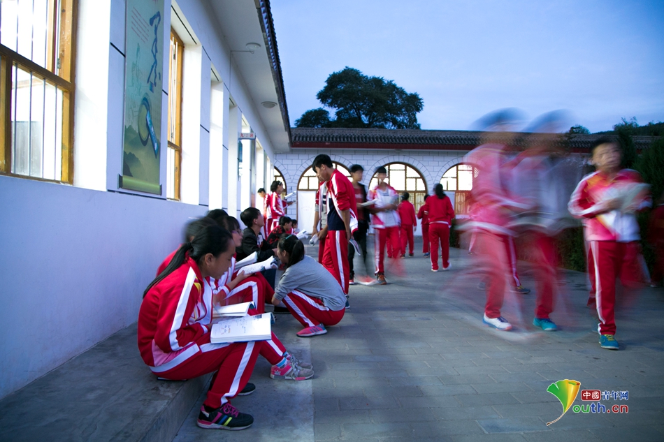 【网络媒体走转改】恰同学少年：群山掩不住红军小学的朗朗书声