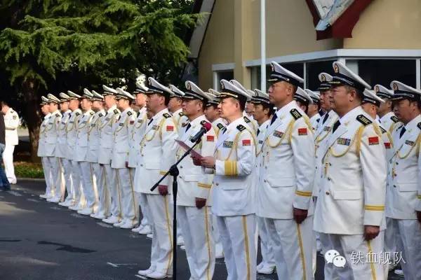 海军大连舰艇学院举行隆重升旗仪式庆祝祖国生日