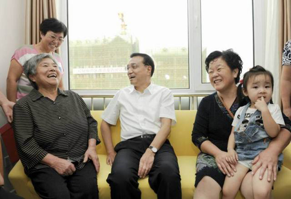 重阳节| 一起回味总理和老人在一起的九组照片