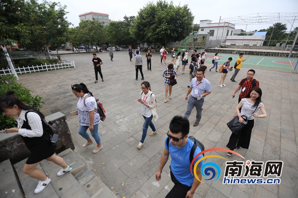 网媒记者走进海口石山镇 赞“互联网+农业”给农民带来增收