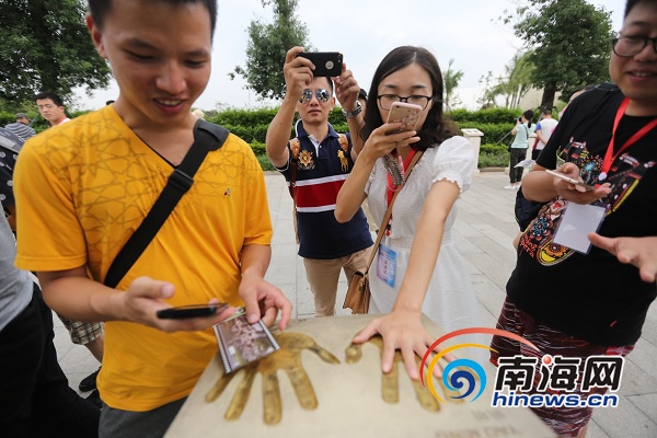网媒记者探访海口冯小刚电影公社 体验民国穿越之旅