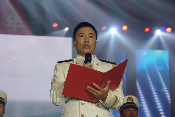 不忘初心，强军路上再长征<BR>——海军大连舰艇学院纪念红军长征胜利80周年广场合唱汇演侧记